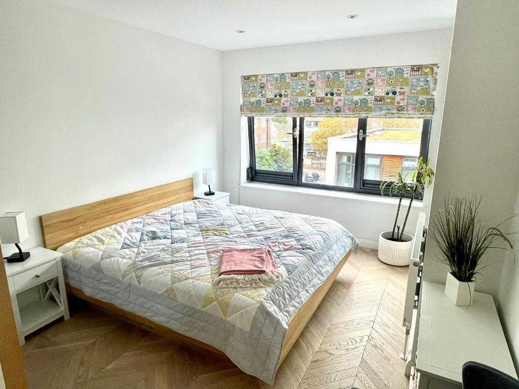 Cosy 1 Bedroom Apartment With Balcony Near Chiswick London Exteriör bild