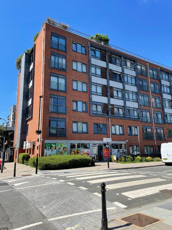 Cosy 1 Bedroom Apartment With Balcony Near Chiswick London Exteriör bild