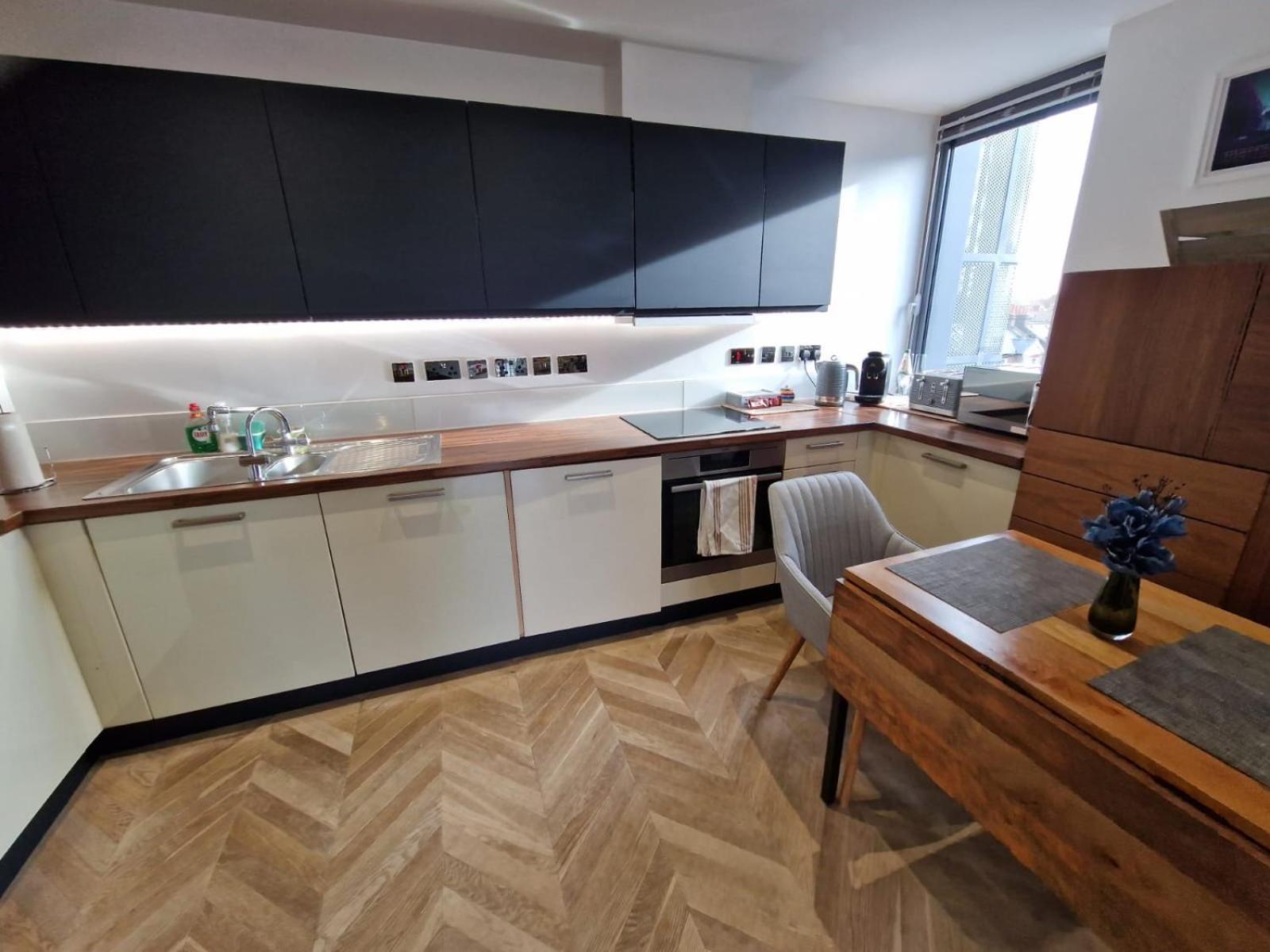 Cosy 1 Bedroom Apartment With Balcony Near Chiswick London Exteriör bild