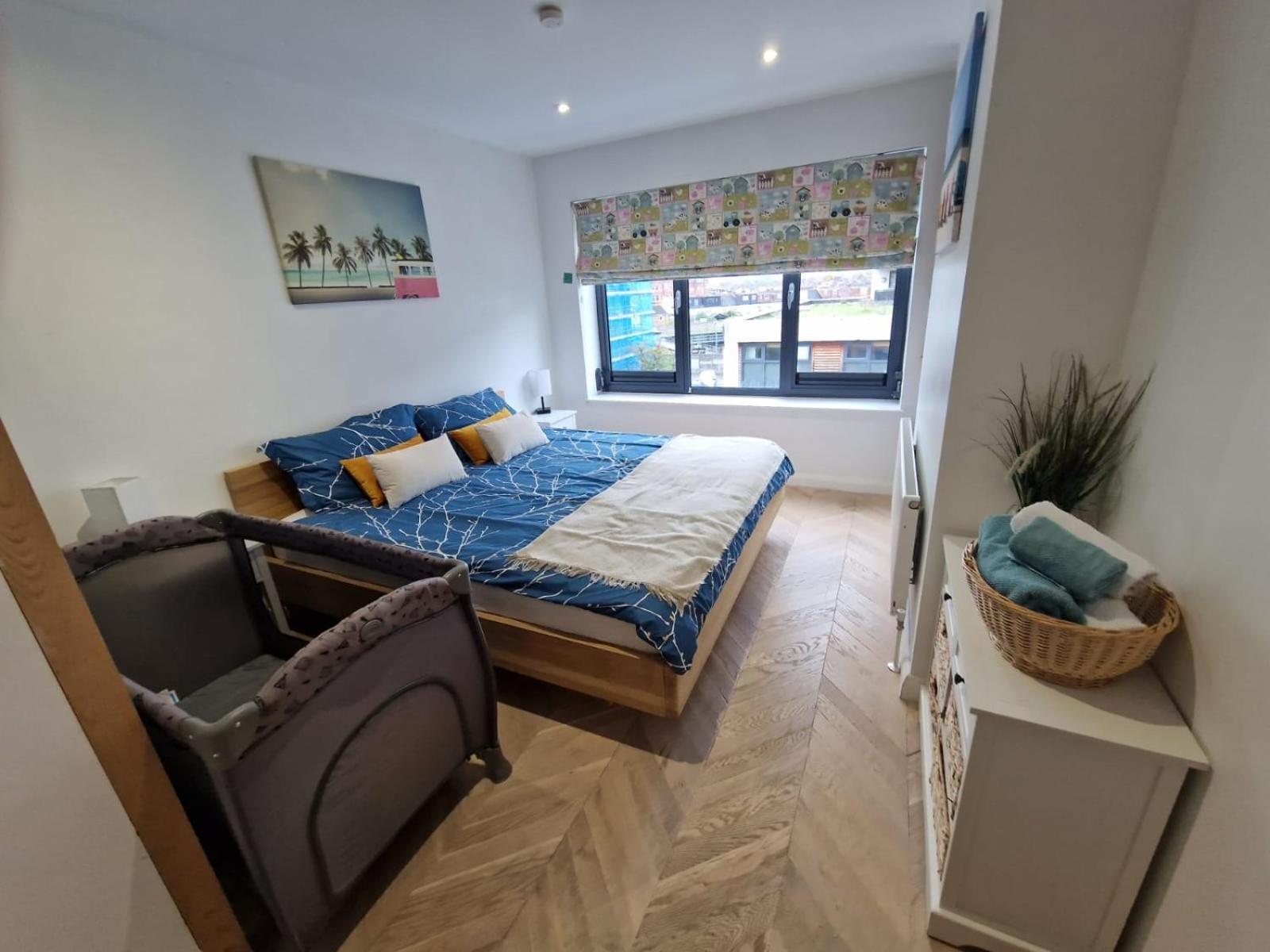 Cosy 1 Bedroom Apartment With Balcony Near Chiswick London Exteriör bild