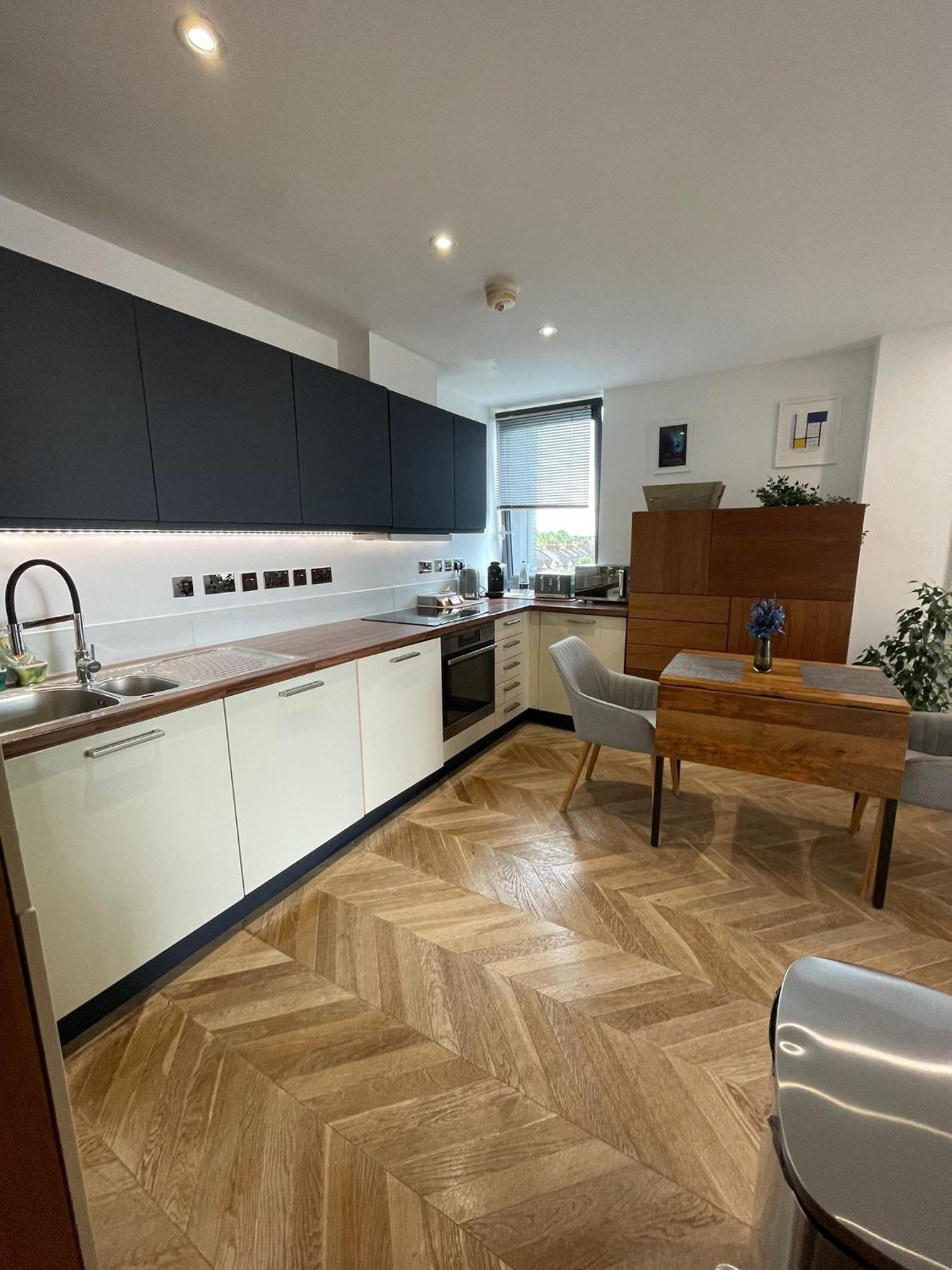 Cosy 1 Bedroom Apartment With Balcony Near Chiswick London Exteriör bild
